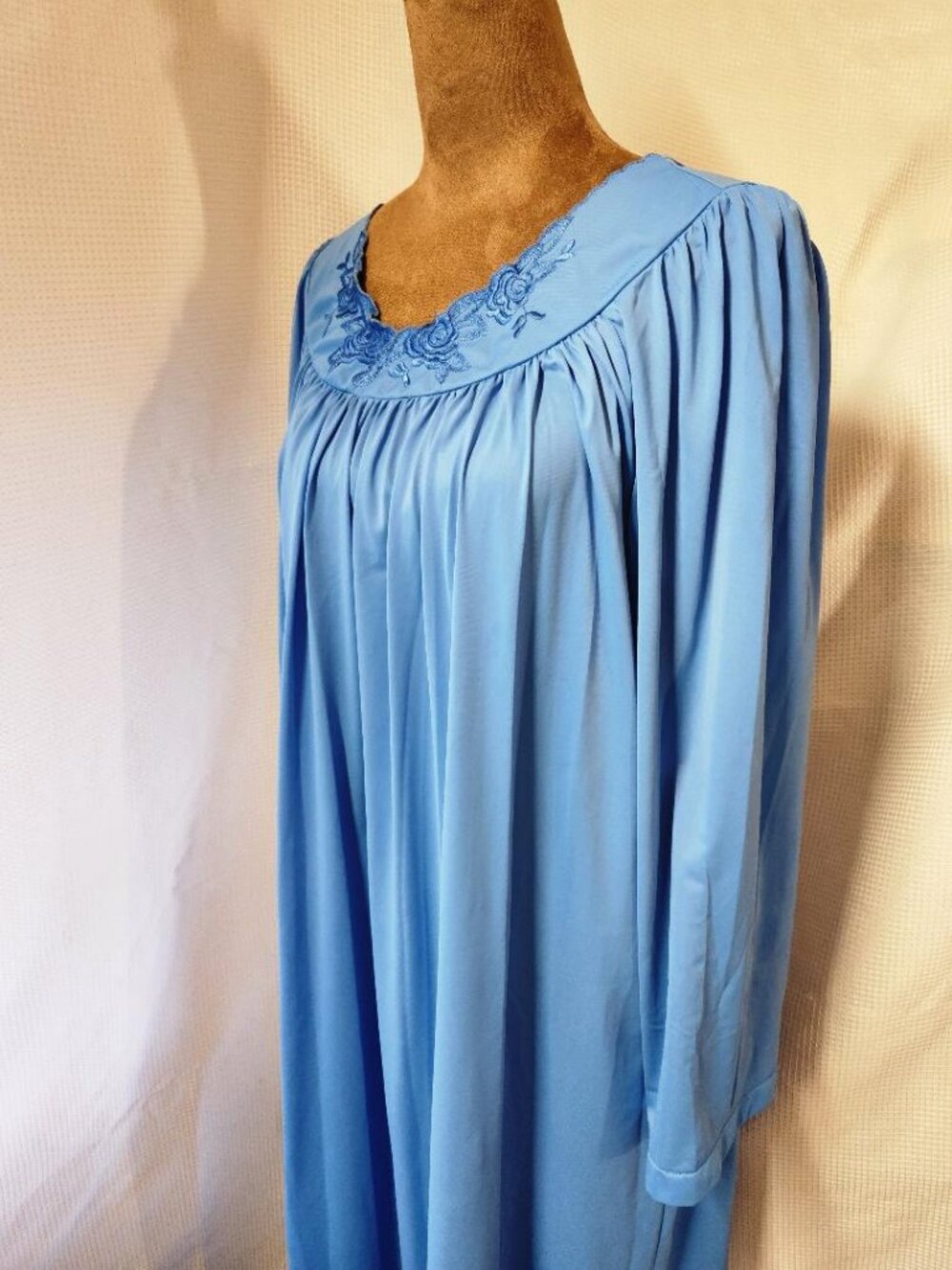 Women's Shadowline® Petals Long Sleeve Long Nightgown Sz Large Sapphire Color - Picture 4 of 6
